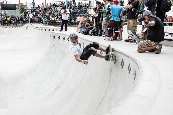 Frontside grind. Photo: Freddy Sinarahua Apuela