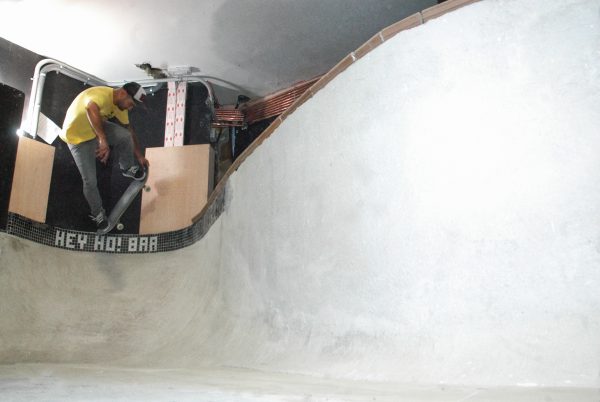 Jose Noro, testing out the Hey Ho! Bar that he built with a tail block.