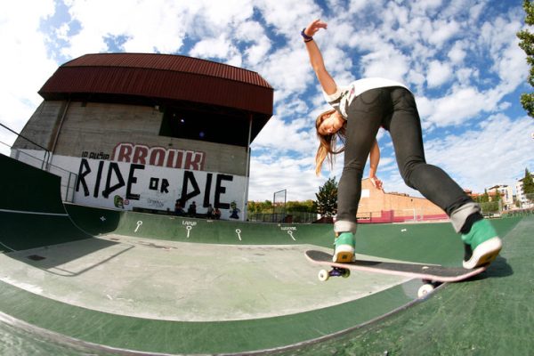 Ianire Elorriaga. Backside Tailslide. Mungia. Photo: Xabi Goitisolo