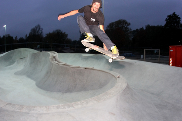 The good old street melon grab performed by Jenne. IGS Hamburg - Germany. Photo: Matt Grabowski