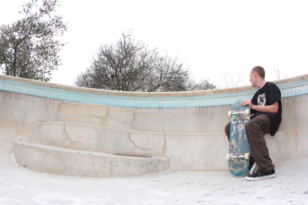 First truck marks on the coping. Chris Cope split his upper lip in half and loosened his front teeth after trying these stairs. Stitches? naa.. let´s check the other pool..