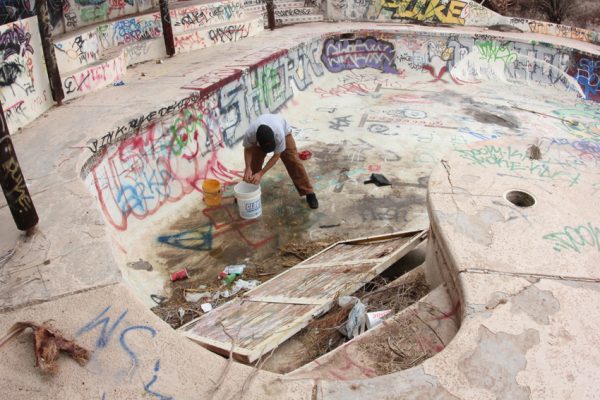 Soup is cleaning the El Centro pool. Next time he brings his anti graffity´n clean. Than you´ll see. 