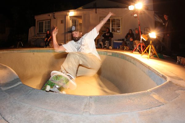 Chad "JR" Leblanc grinds the shit out the shallow at Rays pool.