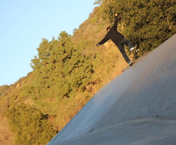 Jamison Peil from the legendarynomads.com nosegrinds a north LA ditch