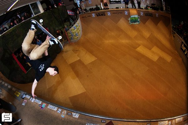 Dutch ripper Tim Bijsterveld. Frontside invert.