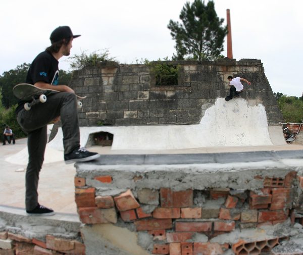 Josh Hawkins. Frontside wallride.