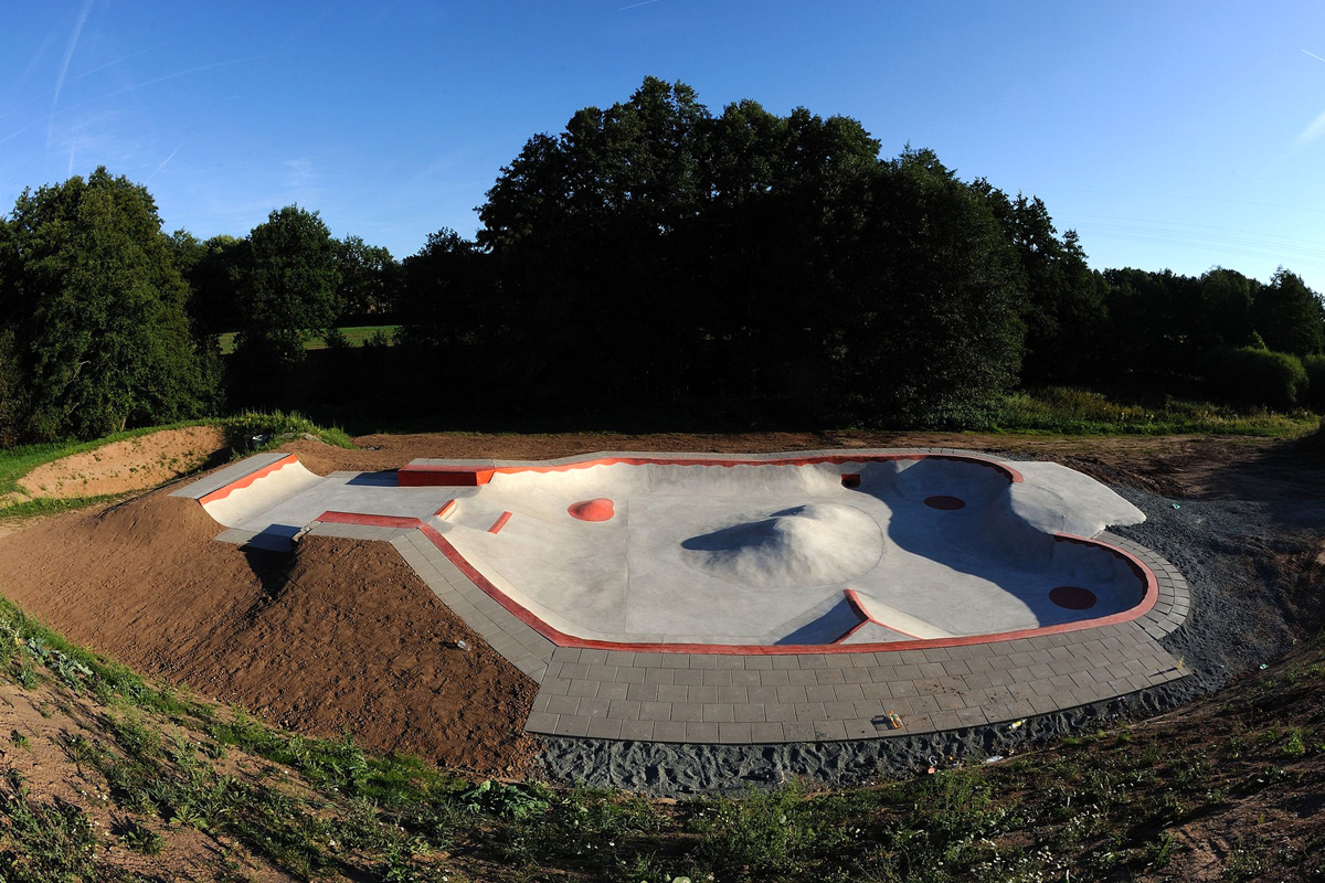 Neudrossenfeld Skatepark. Overview.