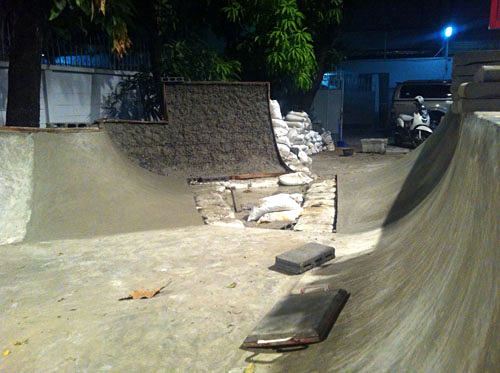 Tsuyoshi from Felem arrived in Bangkok with Xiang and Gashon to build some concrete.