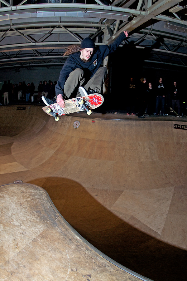 Nix Bax rips this bowl harder than almost anyone. Transfering over the hip.