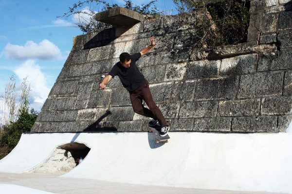 João Sales. Backside smith.