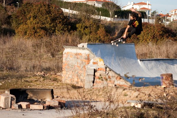 João Sales. Frontside crail.