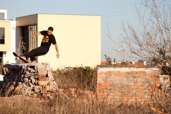 João Sales. Frontside rock.