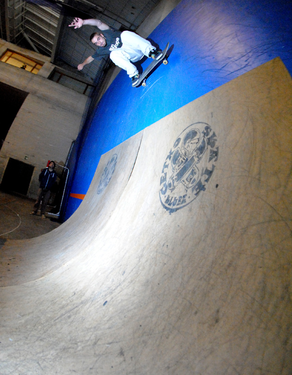 Txaber Gamindez. Backside wallriding off the new transitions made by Getxo Skate Kluba as the mini ramps take shape. Photo: Borja Casas