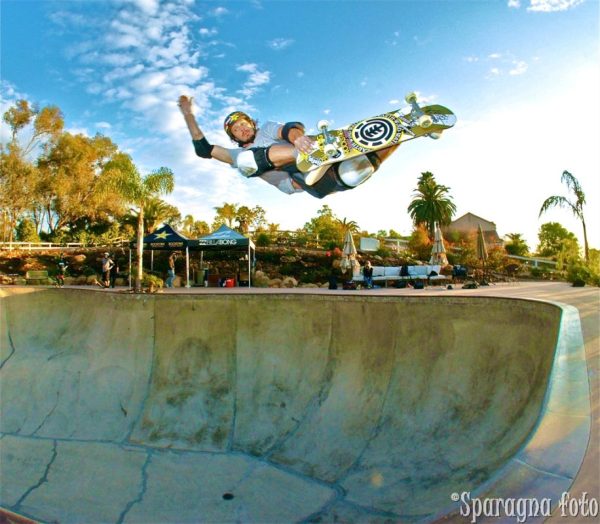 Bucky Lasek, air to fakie around the corner, Lasekland