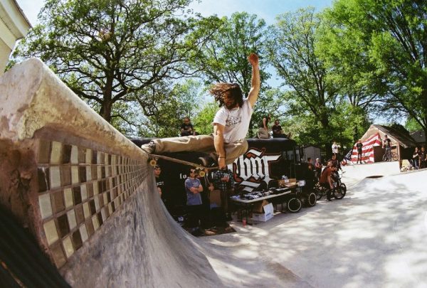 Henny. Crail slide on the quarter. Photo: Carlos Santori.