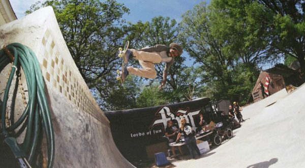 Julian Etheridge. Backside air on the quarter. Photo: Carlos Santori