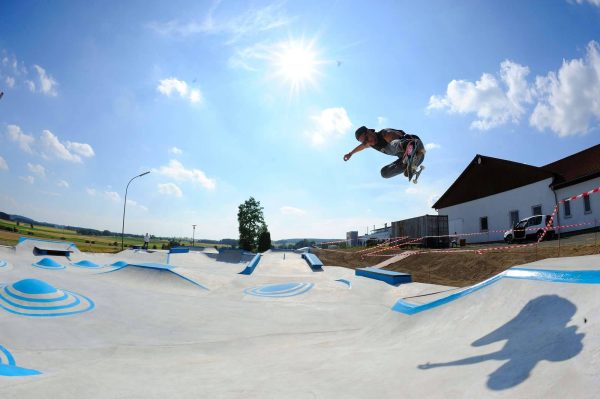 Spitzi. Backside air.