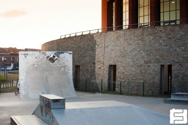 Melvin Podolsi. Wallride. Leuven, Belgium.  Photo: Fred Ferand.