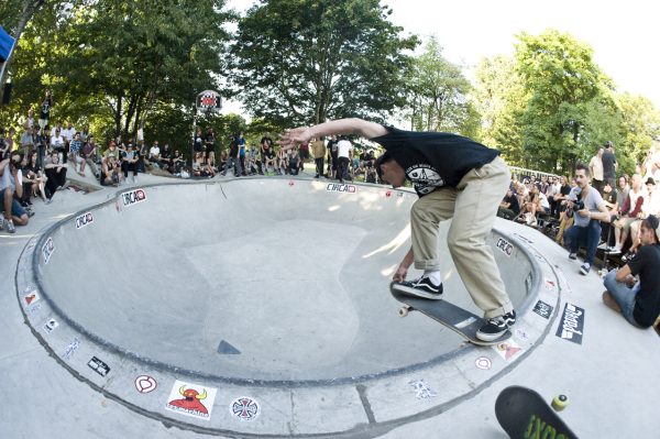 Max Shrädder.  Backside tailslide.  Photo: Jo Hempel