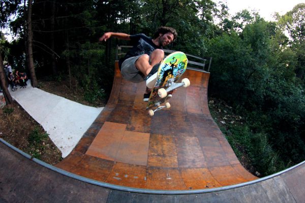 Oli Bürgin. Fakie Pop.  Photo: Sket Andestroy