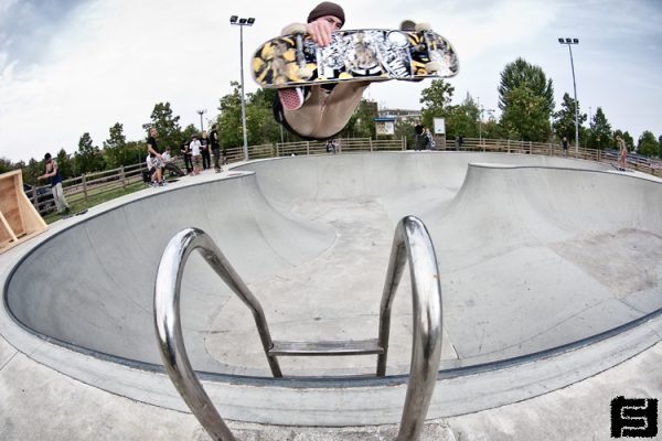 Ross McGouran. Frontside nosebone over the stairs. 