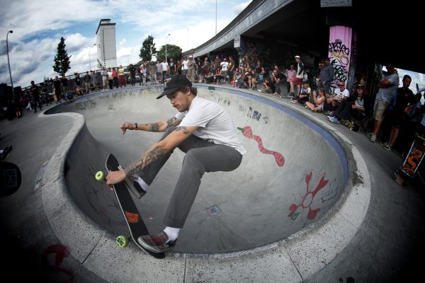 Jeff Gommers. 5-0 grab 'n' grind. "Backyard" bowl. 