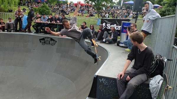 Jonatan Amotz. Blunt to fakie.