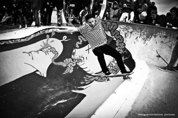 Szymon Stachon was killing the bowl session frontside, backside and upside down to get the one and only Independent bowl-ashtray.