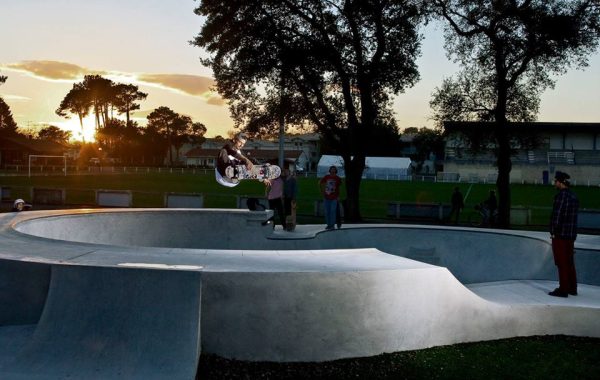 Julien Bechet. Frontside air. Capbreton, SW France.  Photo: JEAN DOLHATS