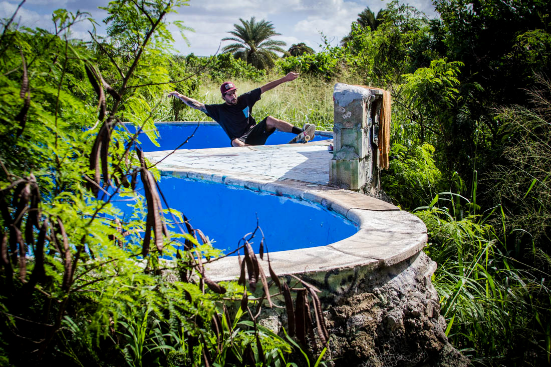 Mike Yonkers. Frontside grind. Photo: Jon Steele