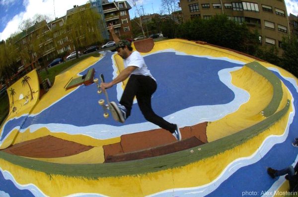 Alain Goikoetxea. Boneless.  Photo: Alex Mosterin