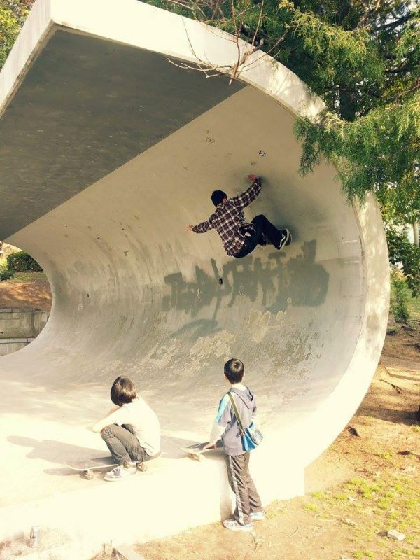 Uzi. Frontside carve in Osaka.  Photo: Sergej Vutuc