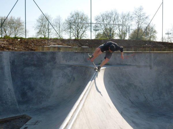 Matt from Douai pulling an indy noseblunt transfer on that bloody spine that should`t be there!