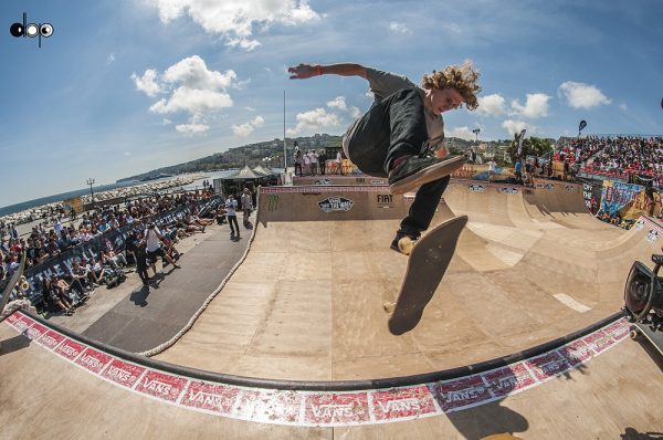 Dannie Carlsen. Kickflip disaster.