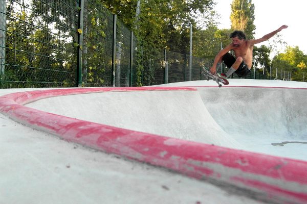 Concrete Flow's main man Mike Van der Ouderaa. Frontside air over the hip. 