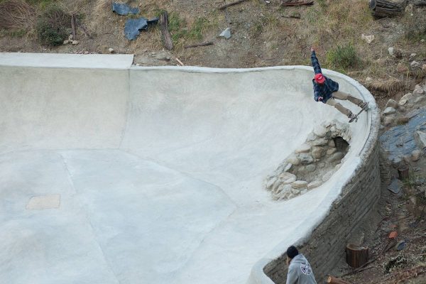 fs grind over hole of death. Photo: association de skate