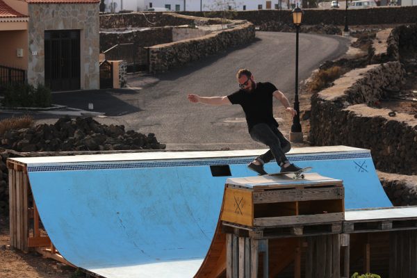 Gio Sbokked Barberis. Frontside rock. Photo: Cristian Corradin