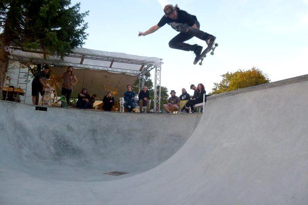 Old buddy Martin Kehr was there and blasted some nice BS grabs over the hip.