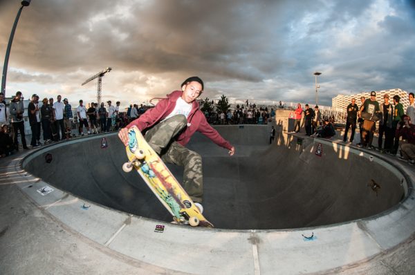 Daniel Vargas. Nosegrind tailgrab. Photo: Nicola Debernardi