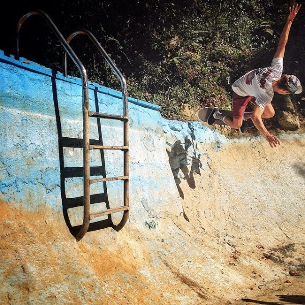 Santi. Backside ollie in the corner. Rekalde pool.  Photo: Alain Goikoetxea. 