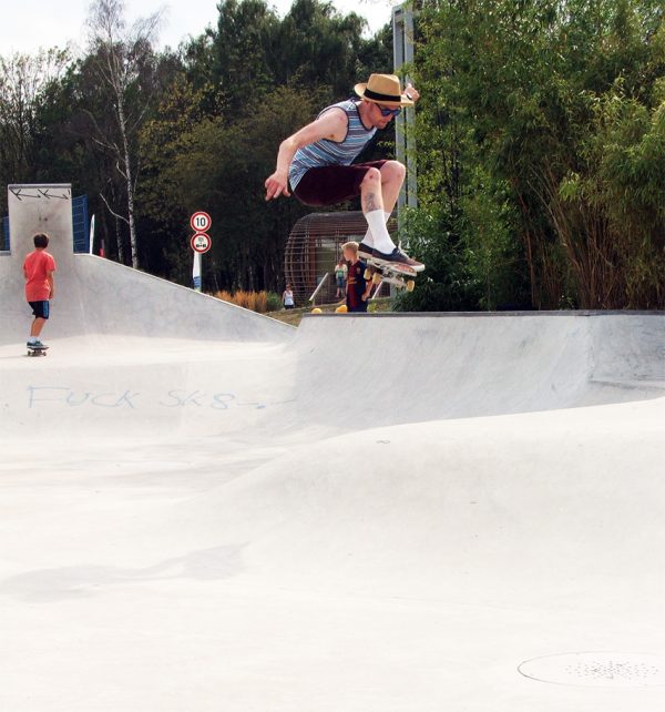 Jazzcat "Rockin Dave" Bristol's best & worst dressed man does love a good jump. Nice hat Dave!