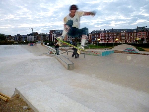 Brodie from Brisbane on the road in Europe floats a big Stalefish over the little hip.
