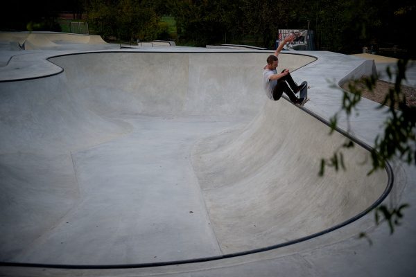 Rohan Anderson. Floaty frontside ollie in the midsection of the bowl. 