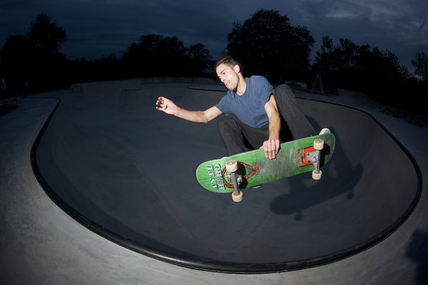 Jon Chaconas visiting from California after a month in Jordan, Israel and Denmark. He stopped by Cologne and lucked out on one of the first sessions in the bowl, and nailed one of the first corner airs in the deepend.