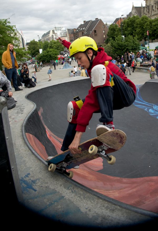 Donald Poolboy Hauck from Antwerp with a nose pick in the Punisher's deepend. 