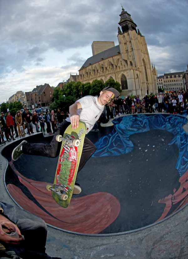 Szymon Stachon with a frigid to fakie. 