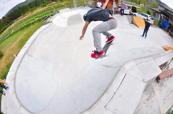 BS ollie over the hip by Takamasa AGARASA Miyamoto