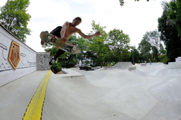 Herwig König. Frontside boneless. 