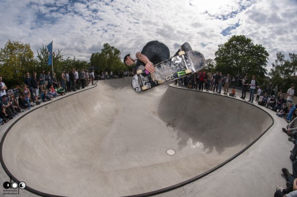 Robin Bolian. Backside air. Photo: Nicola Debernardi