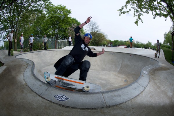 Txus. Frontside 50-50 slash grind. Photo. J. Hay